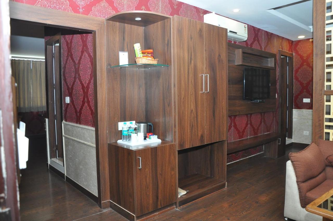 Hotel Jsr Continental Dehradun Ngoại thất bức ảnh