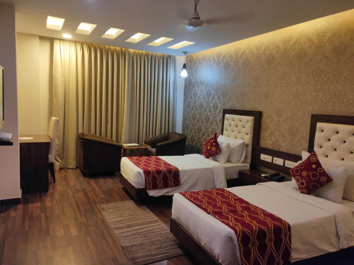 Hotel Jsr Continental Dehradun Ngoại thất bức ảnh