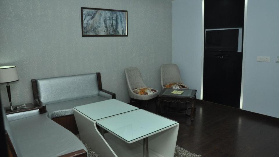 Hotel Jsr Continental Dehradun Ngoại thất bức ảnh