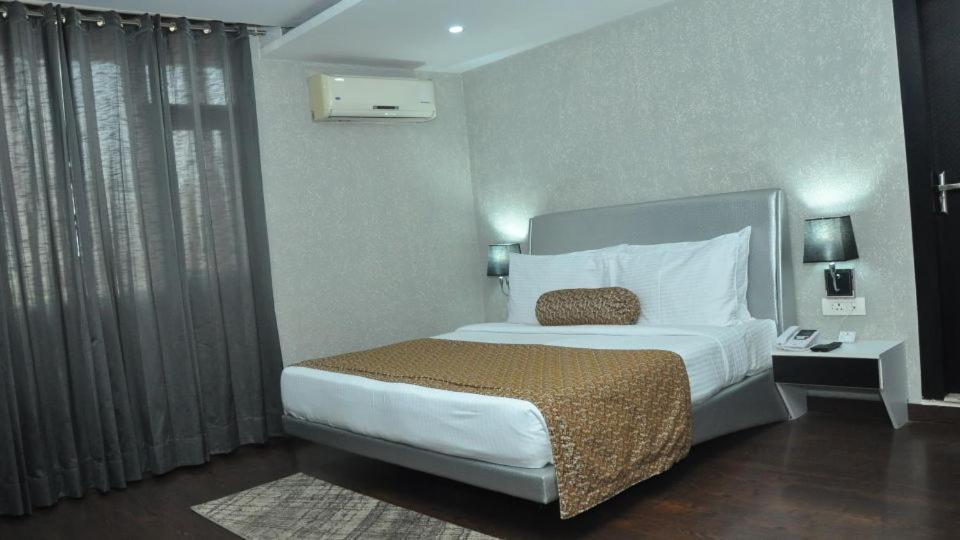 Hotel Jsr Continental Dehradun Ngoại thất bức ảnh