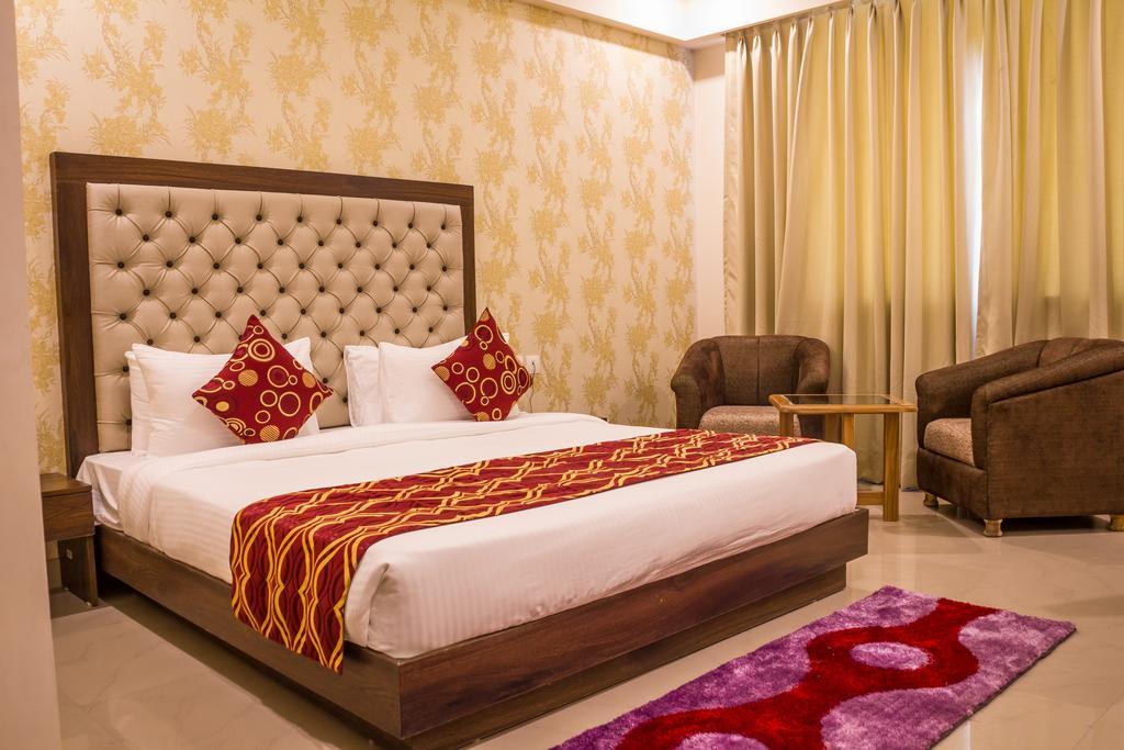 Hotel Jsr Continental Dehradun Phòng bức ảnh