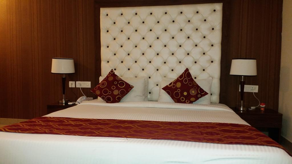 Hotel Jsr Continental Dehradun Phòng bức ảnh