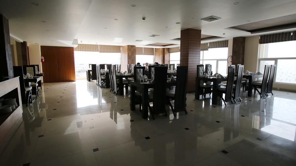Hotel Jsr Continental Dehradun Ngoại thất bức ảnh