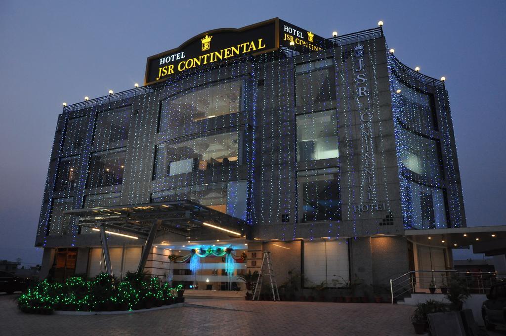 Hotel Jsr Continental Dehradun Ngoại thất bức ảnh