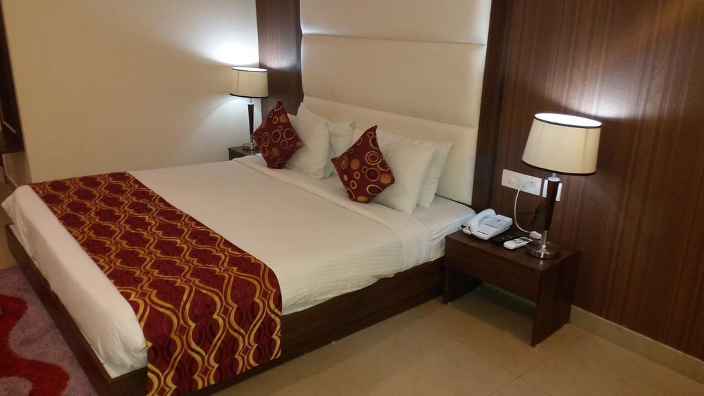 Hotel Jsr Continental Dehradun Phòng bức ảnh