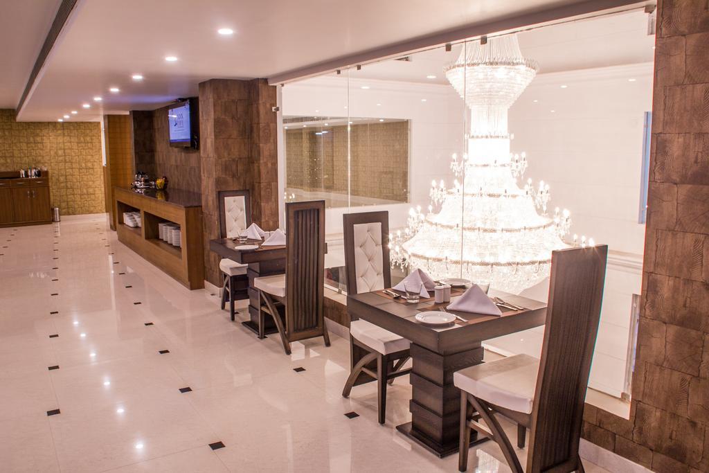 Hotel Jsr Continental Dehradun Ngoại thất bức ảnh