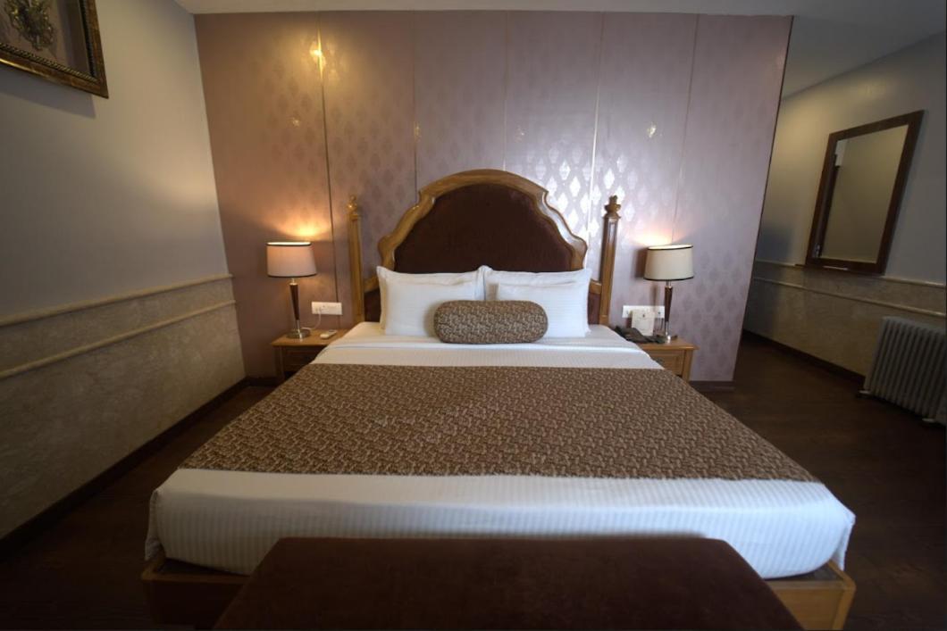Hotel Jsr Continental Dehradun Ngoại thất bức ảnh