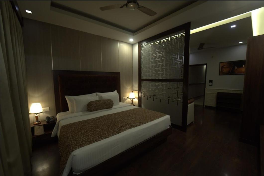Hotel Jsr Continental Dehradun Ngoại thất bức ảnh