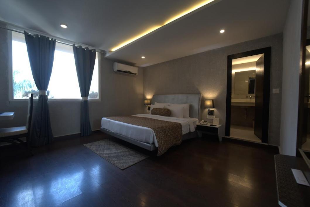Hotel Jsr Continental Dehradun Ngoại thất bức ảnh