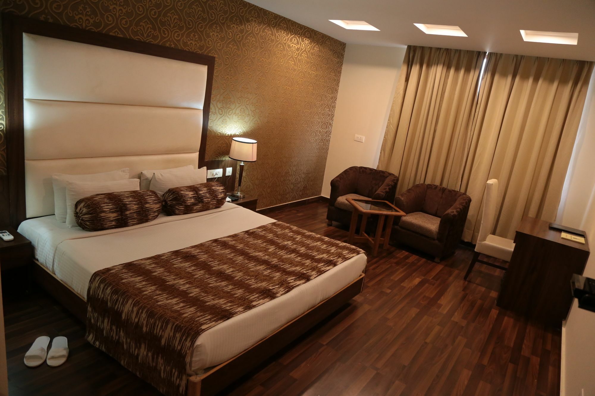 Hotel Jsr Continental Dehradun Ngoại thất bức ảnh