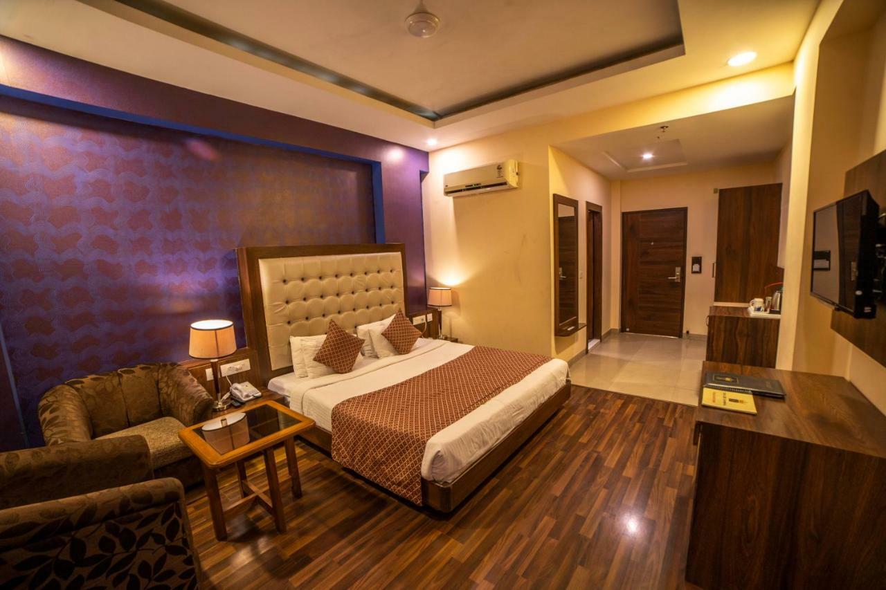 Hotel Jsr Continental Dehradun Ngoại thất bức ảnh