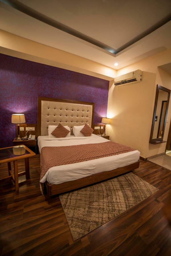 Hotel Jsr Continental Dehradun Ngoại thất bức ảnh
