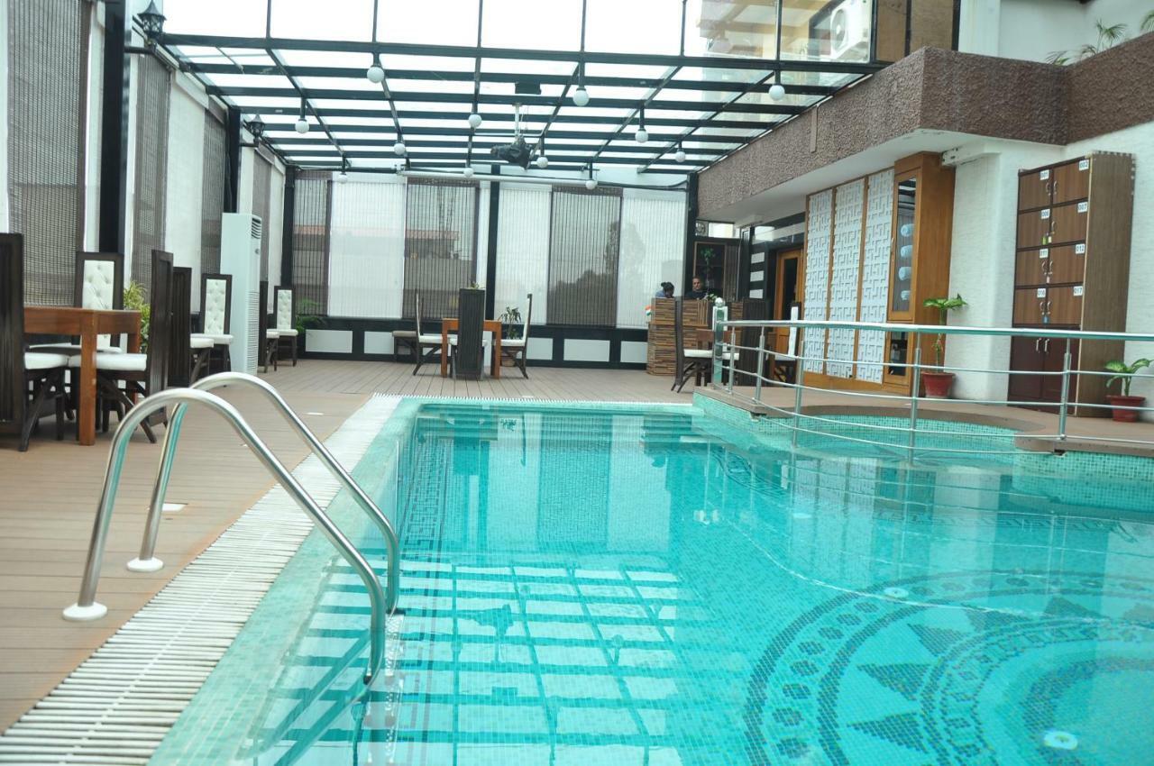 Hotel Jsr Continental Dehradun Ngoại thất bức ảnh