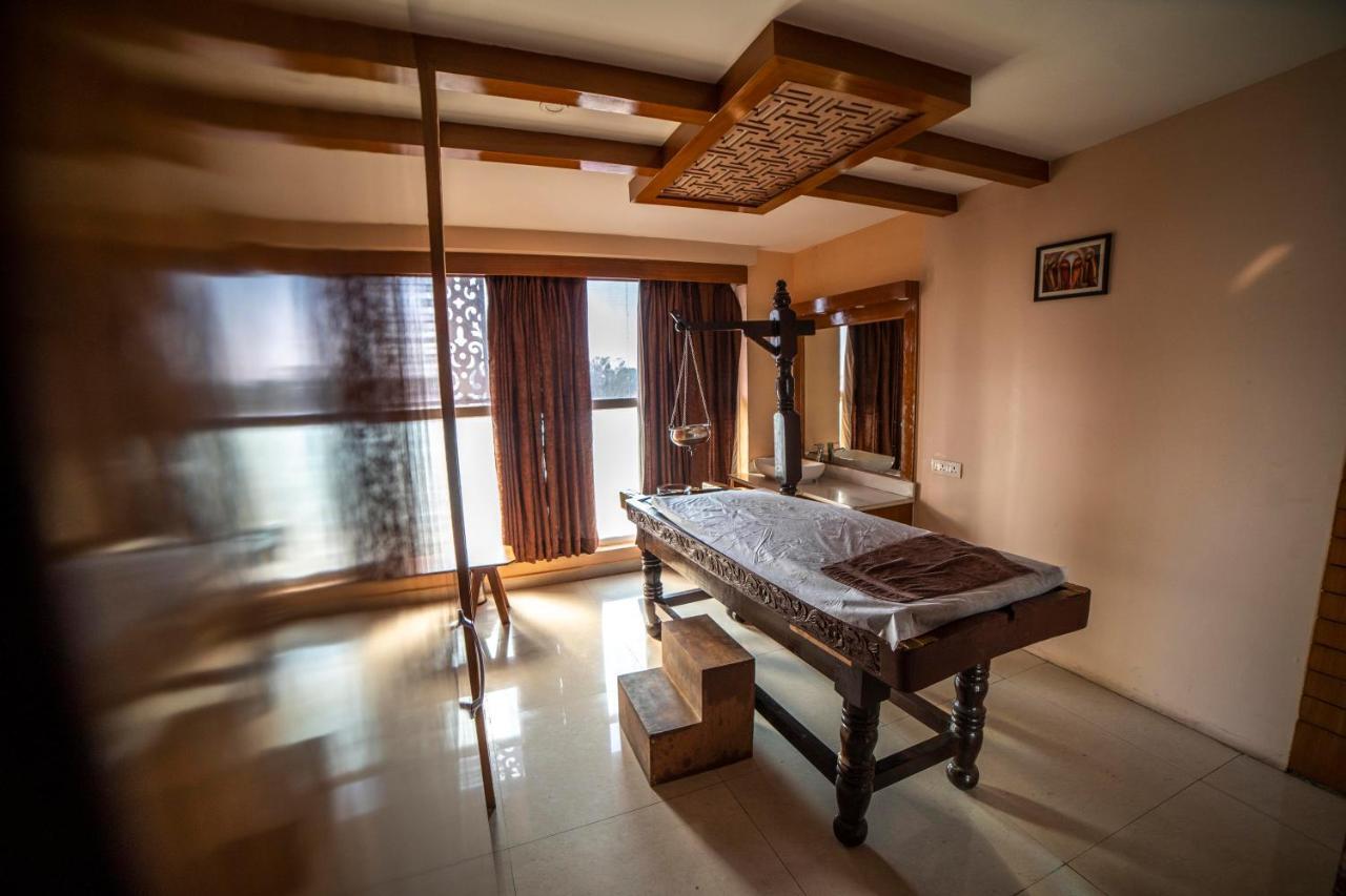 Hotel Jsr Continental Dehradun Ngoại thất bức ảnh