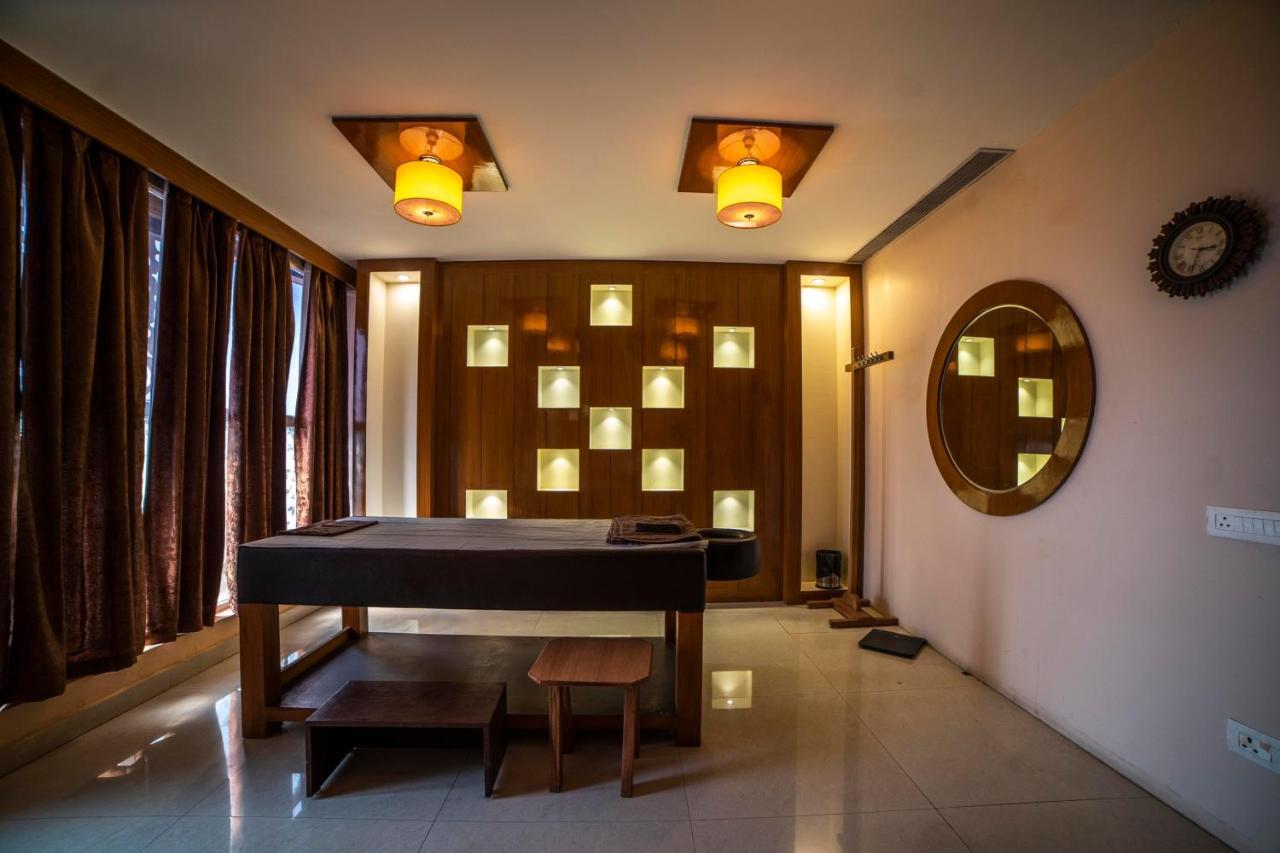 Hotel Jsr Continental Dehradun Ngoại thất bức ảnh